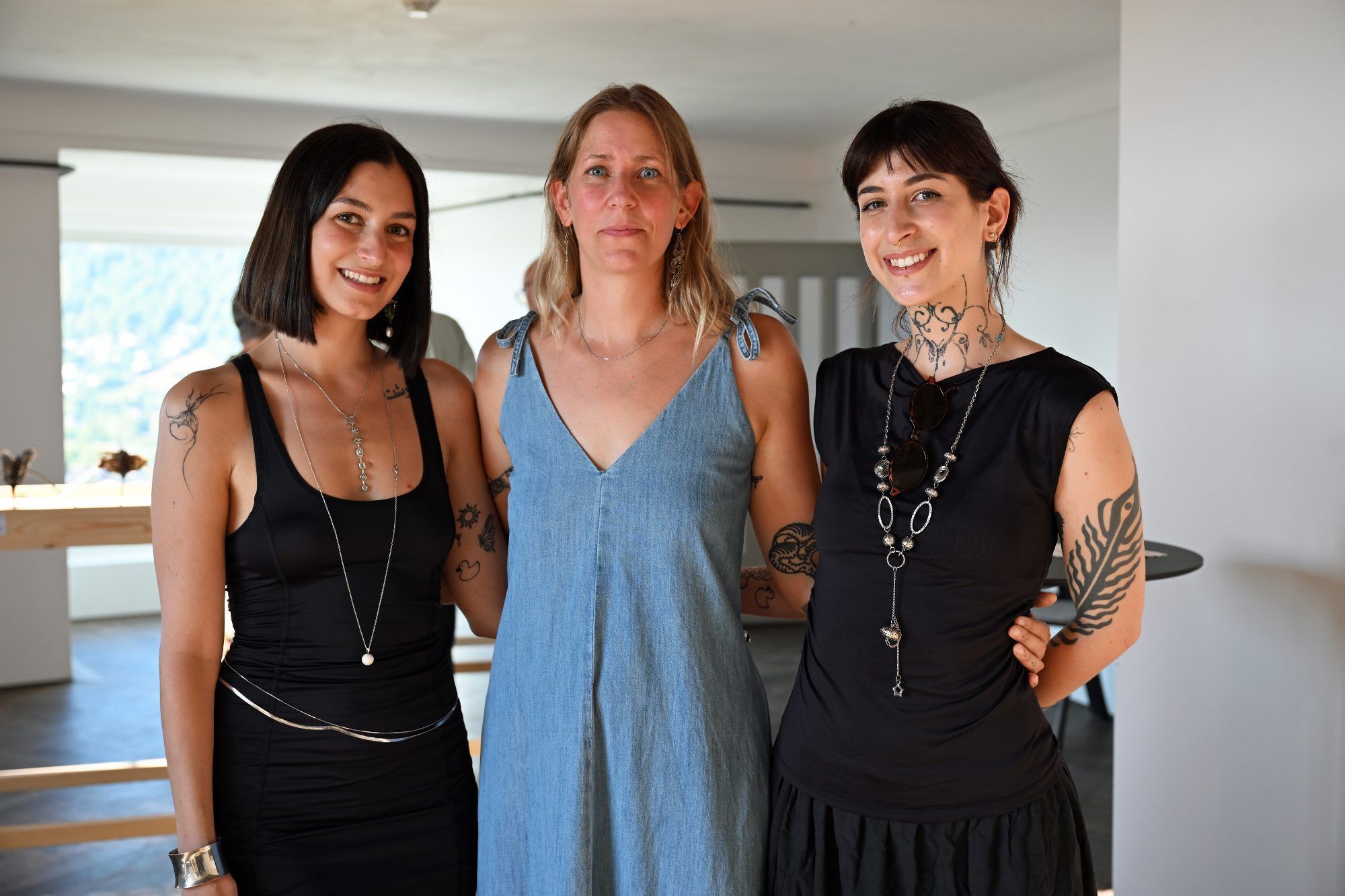 Tahereh Fink, Magdalena Köb und Shirin Fink freuten sich über das große Interesse an ihrer Kunst.