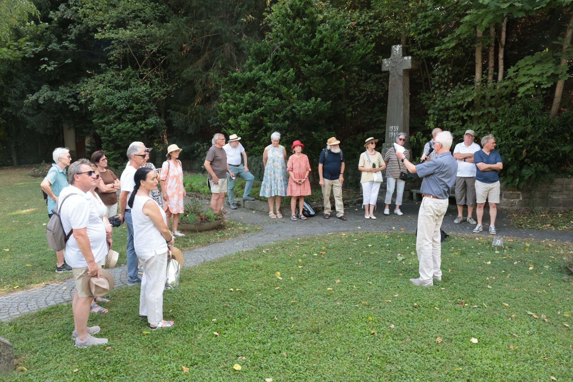 Auf dem Soldatenfriedhof St. Wolfgang sind Tote aus dem zweiten Weltkrieb begraben.