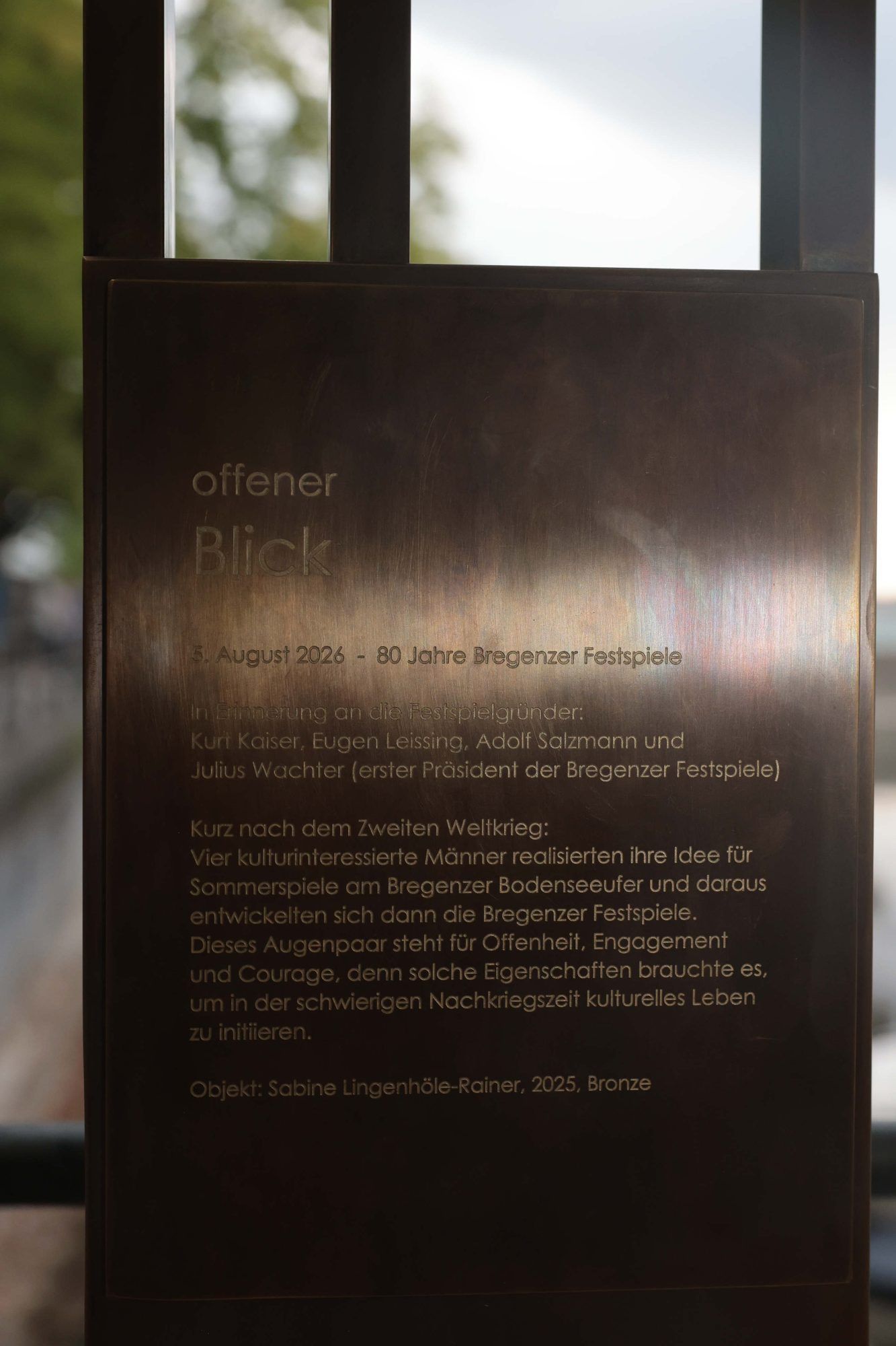 Die Inschrift auf der Stele.