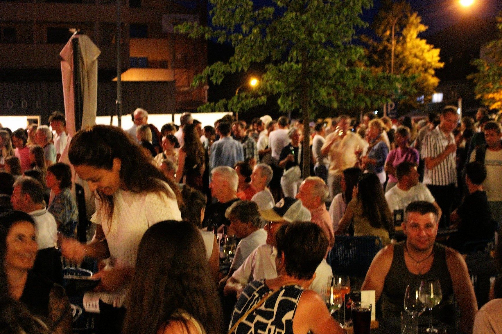 Volles Haus und beste Stimmung beim zweiten Sommer am Platz auf dem Egger Gmuondsplatz. PETER STRAUSS