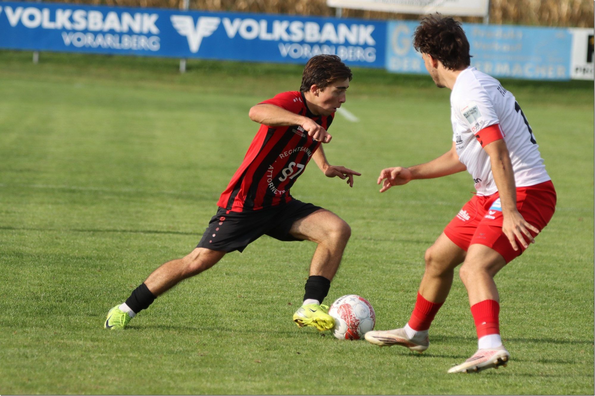 Szenen vom Spiel Brederis vs FC Dornbirn Juniors. VN-TK/10