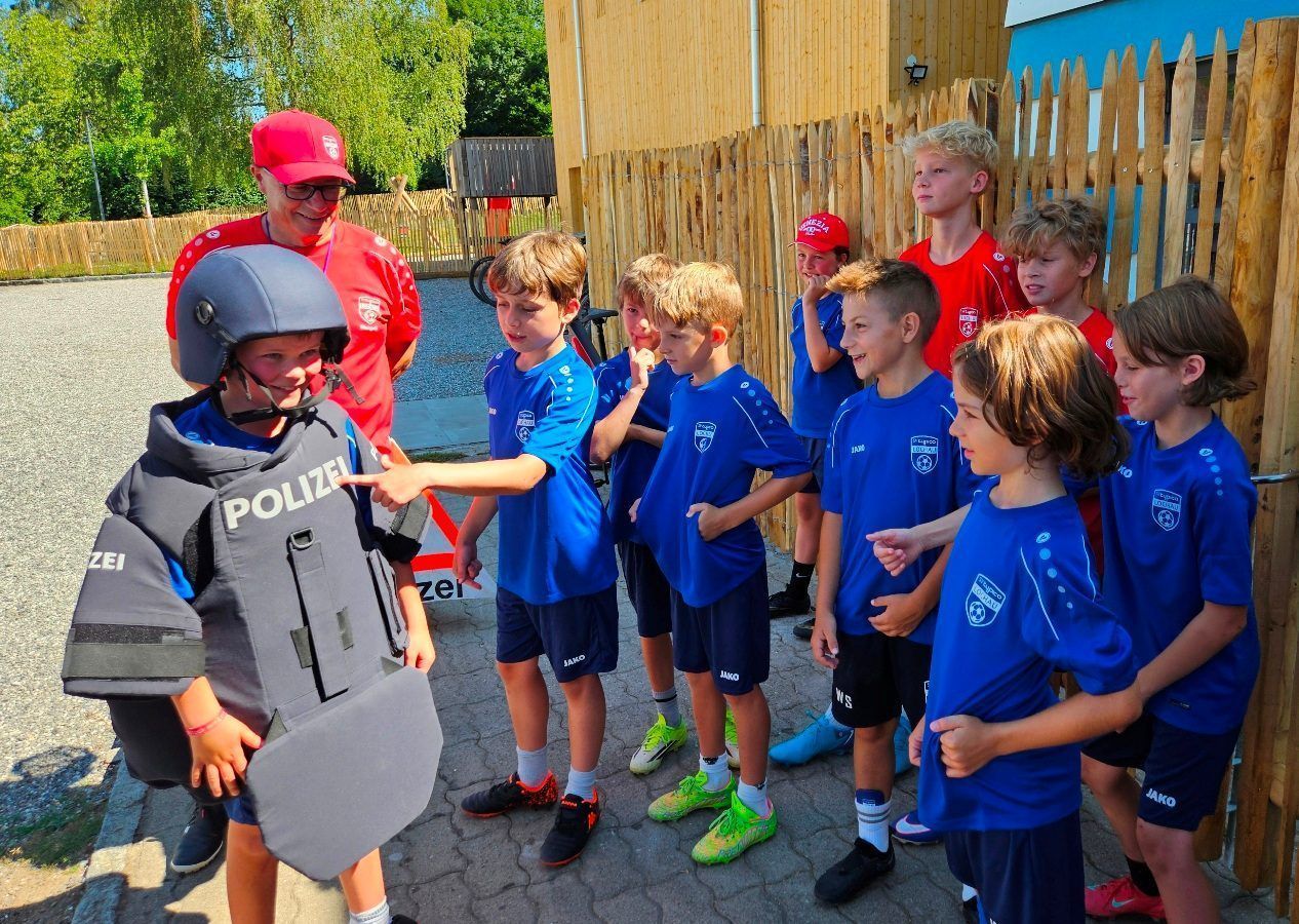 Impressionen vom „Leiblachtaler-Raiffeisen-Fußball-Nachwuchs-Camp 2026“ des SV typico Lochau im Stadion Hoferfeld.