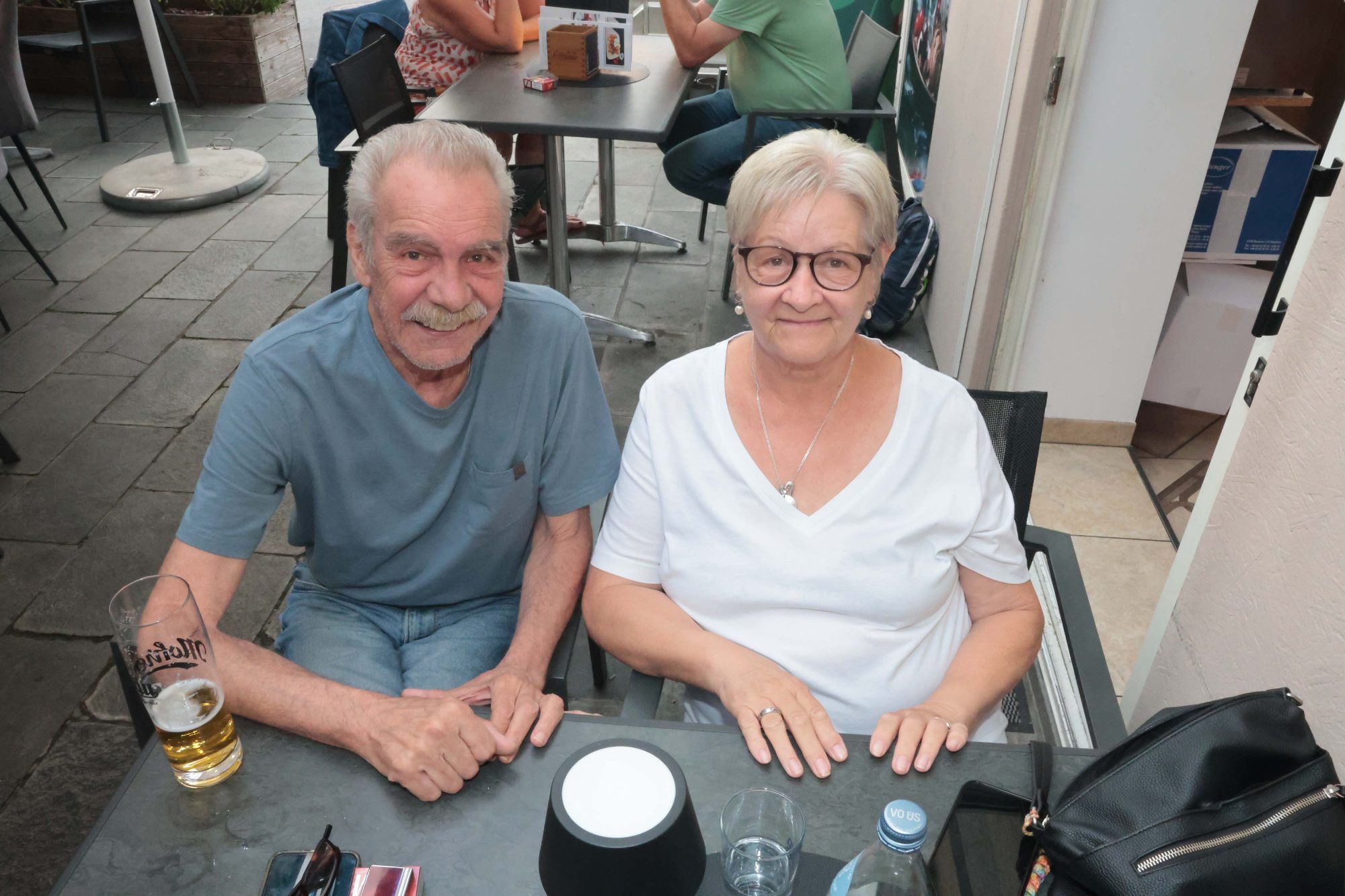 Hilly und Silvia Gabriel vor dem