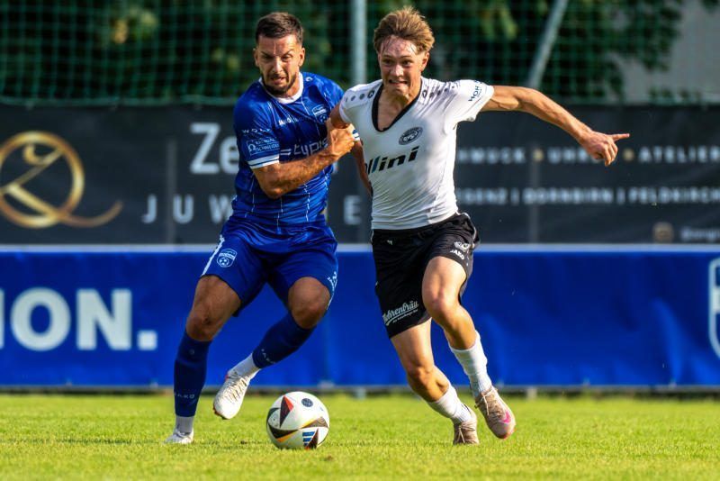 Bojan Avramovic (l.) muss im Mittelfeld Akzente setzen. VN-SERRA