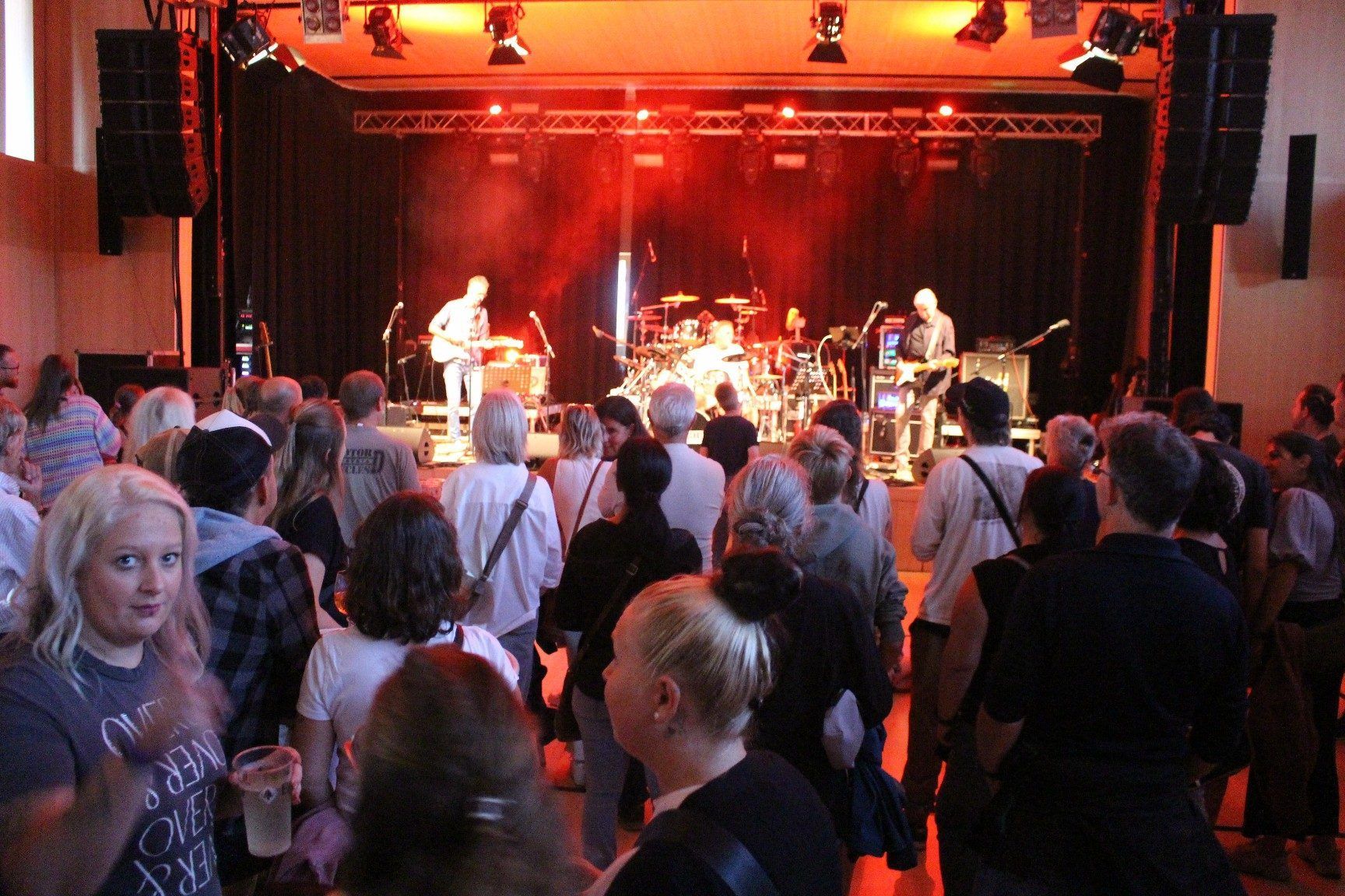 Die wetterbedingte Verlegung der „Open-Air-Veranstaltung“ in den Dorfsaal tat der Stimmung keinen Abbruch.