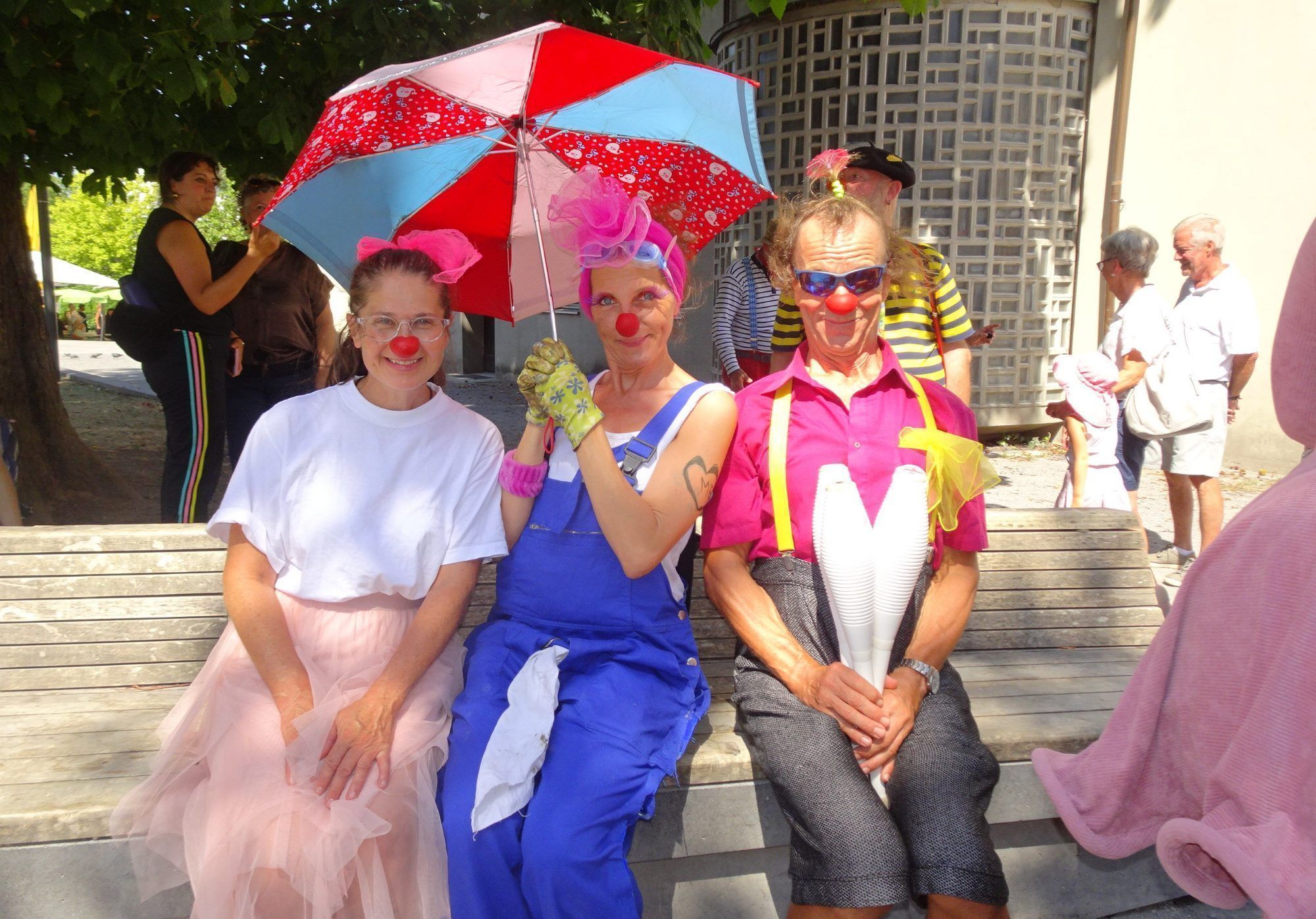 Für die Clowns wurde der Dornbirner Wochenmarkt zur ungewöhnlichen Bühne.