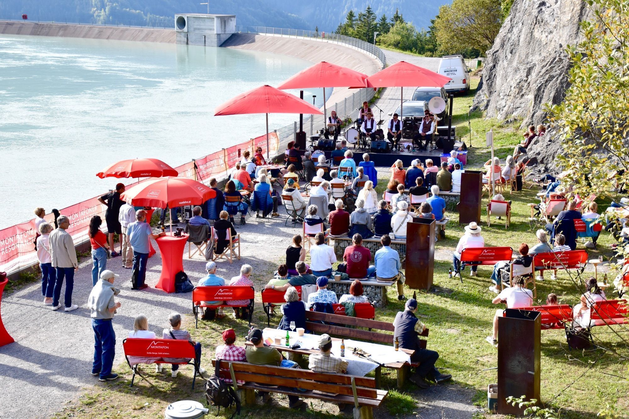 Auftritt des Vienna Dixie Collective am Stausee Latschau.