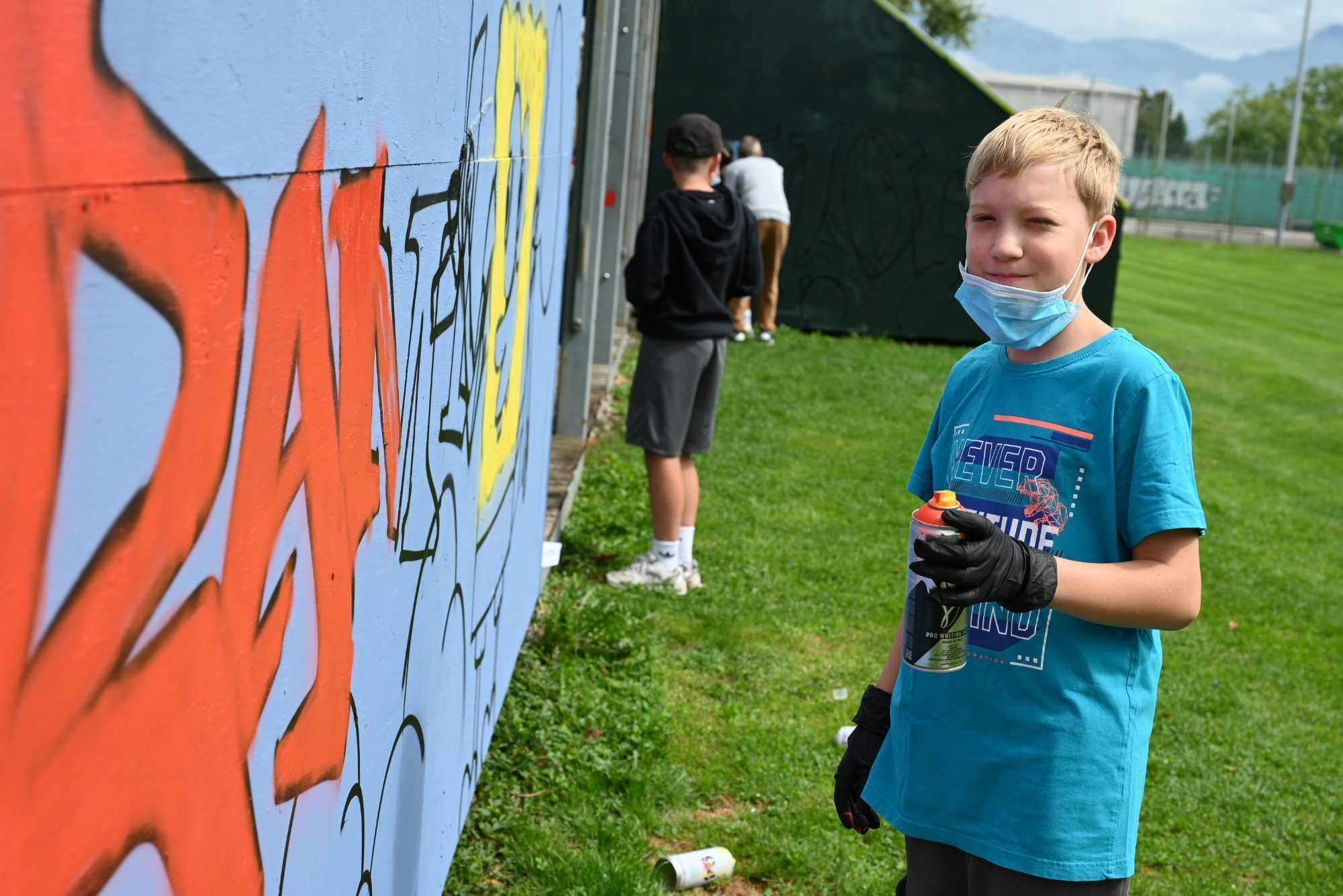 Ramon hat Freude am Sprayen.
