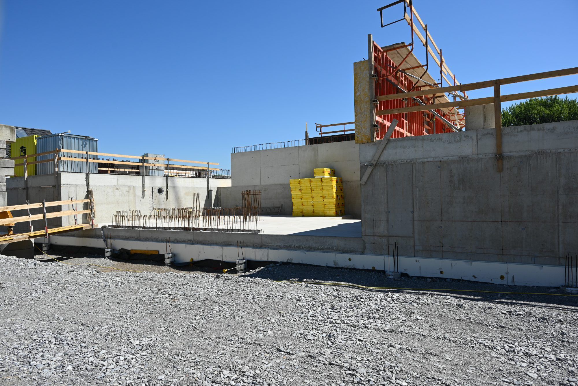 Gegenüber vom Wasserwerk entsteht ein Tiefbehälter mit einem Fassungsvermögen von 3000 Kubikmetern.