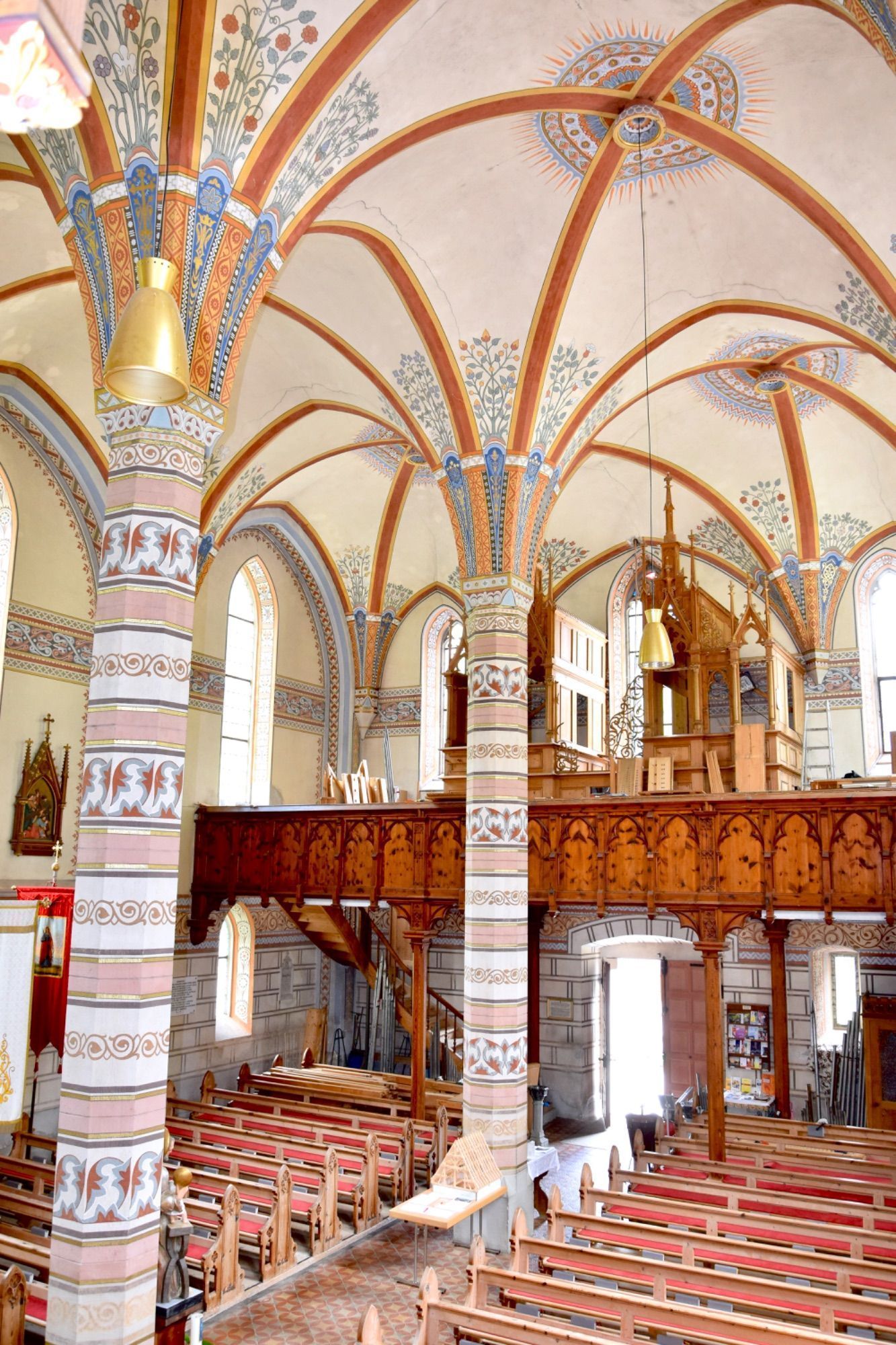 Außenaufnahmen der Pfarrkirche Silbertal (Juni 2026), Orgelpfeifen der Silbertaler Orgel während der Restaurierung in der Silbertaler Kirche (Juni 2026), .