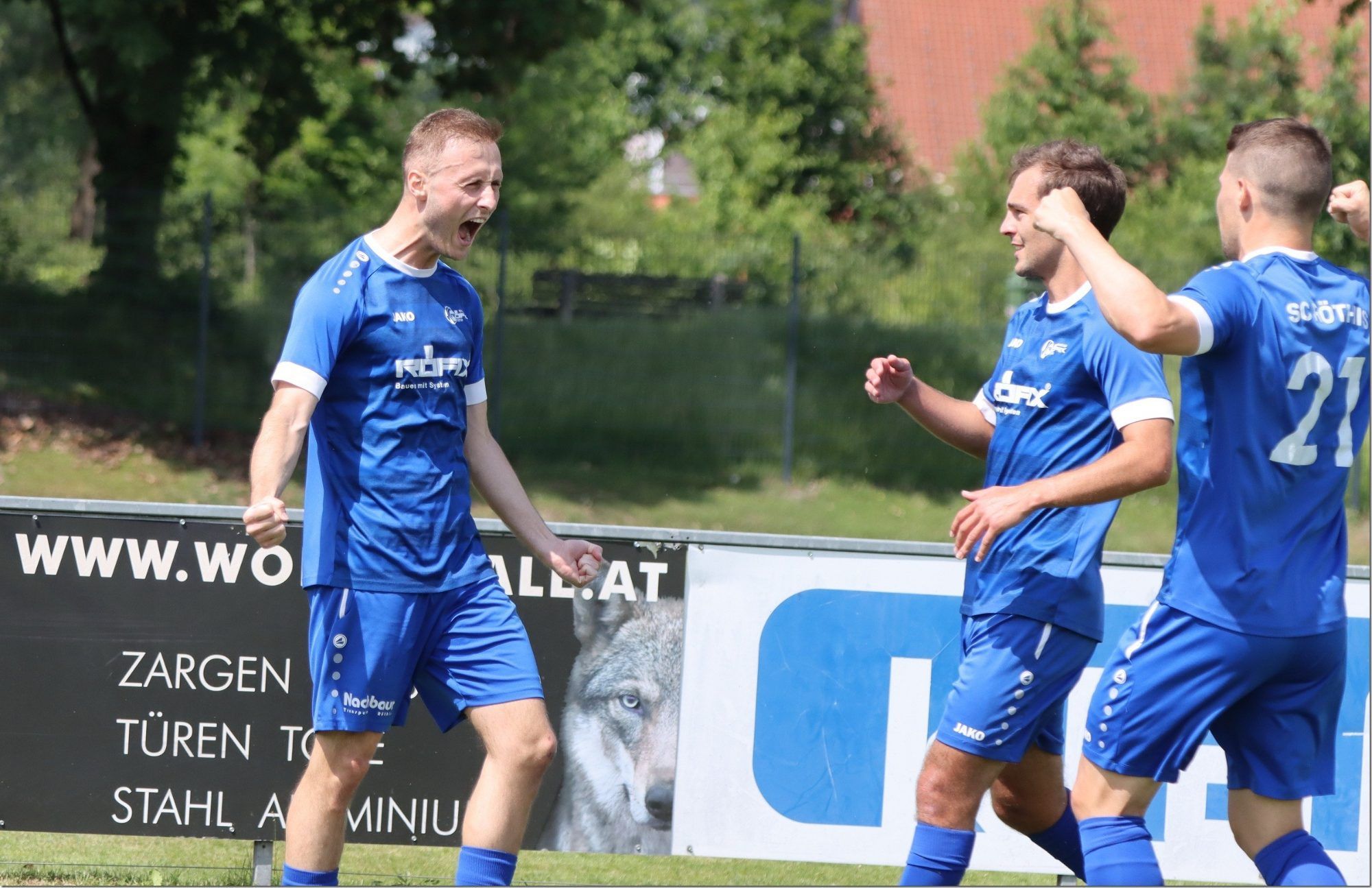 So jubelte Röthis Torjäger Arbnor Rexhaj. VN-TK