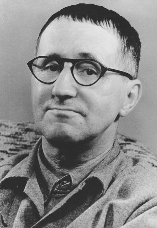 Bundesarchiv_Bild_183-W0409-300,_Bertolt_Brecht.jpg