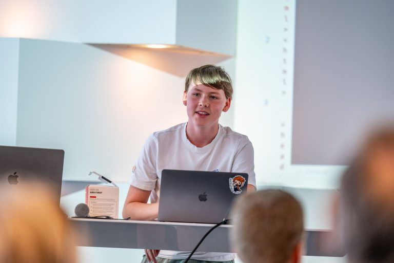 "Coding sollte ein fixer Bestandteil der Ausbildung werden" – ein Ferienkurs der anderen Art