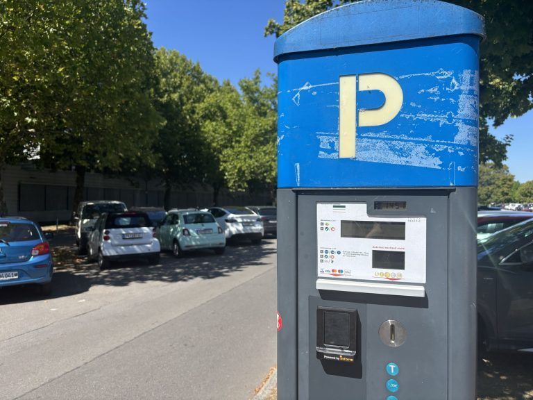 Richard Wagner sieht in diesem Parkplatz Abzocke – das sagt die Gemeinde