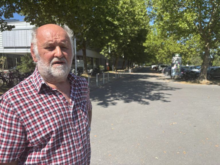 Richard Wagner sieht in diesem Parkplatz Abzocke – das sagt die Gemeinde