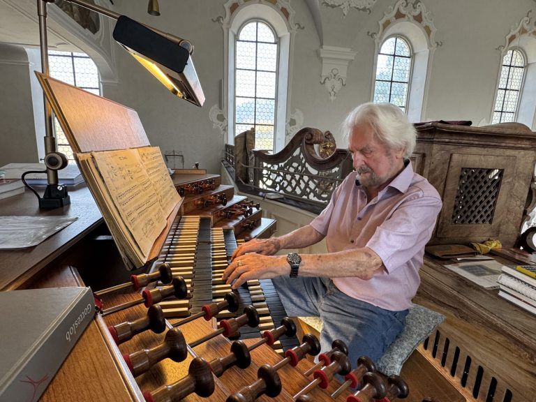 Mit 93 Jahren organisiert Elgar Polzer immer noch die Festspielgottesdienste
