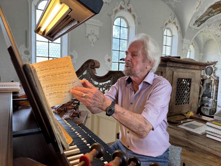 Mit 93 Jahren organisiert Elgar Polzer immer noch die Festspielgottesdienste