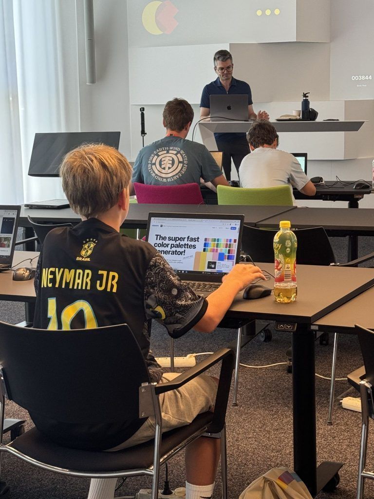 "Wir lernen die Zukunft" - Eintauchen in KI statt ins Schwimmbad beim Code Base Camp