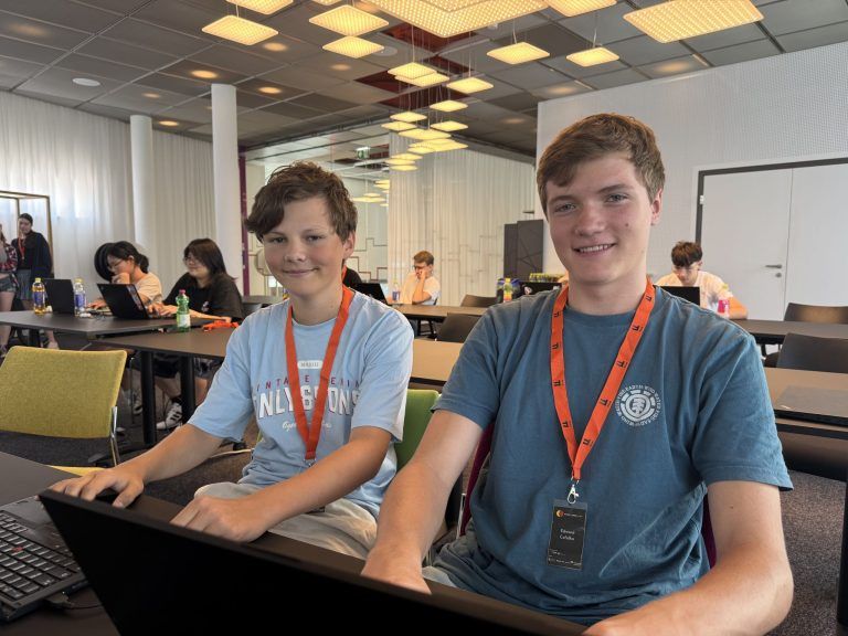 "Wir lernen die Zukunft" - Eintauchen in KI statt ins Schwimmbad beim Code Base Camp