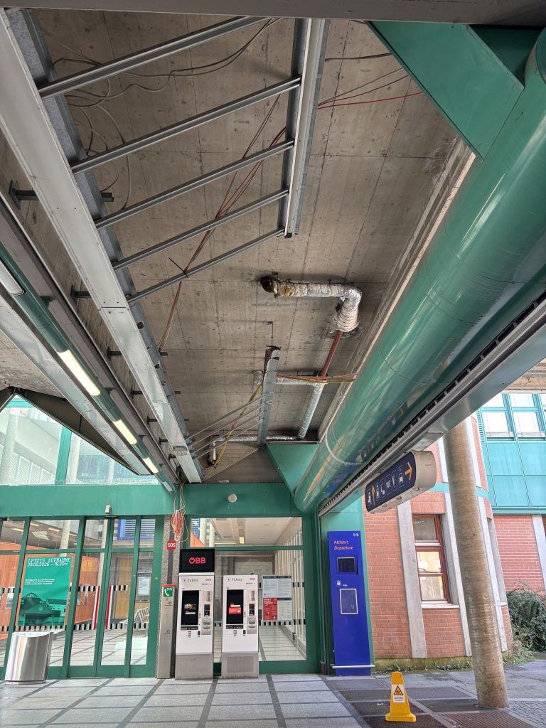 Was aktuell beim Bahnhof in Bregenz passiert