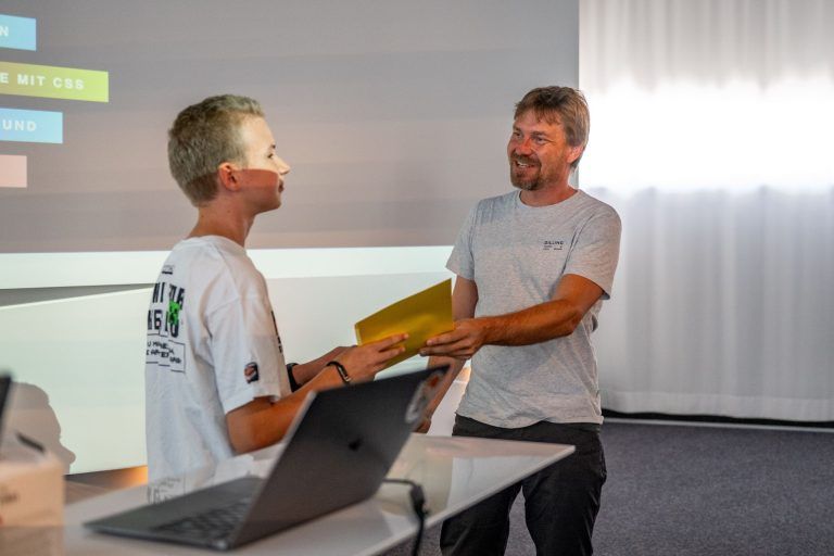 "Coding sollte ein fixer Bestandteil der Ausbildung werden" – ein Ferienkurs der anderen Art