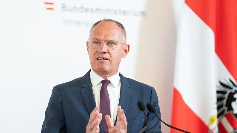 Stehen bei der Polizei bessere oder schlechtere Zeiten an? "Noch ist nichts in Stein gemeißelt"