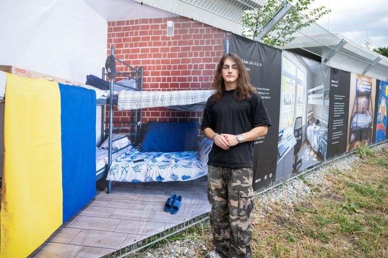 "Ständig daran zu denken, würde man nicht überleben" – Wie dieser 17-Jährige trotz Krieg und Flucht durchstartet