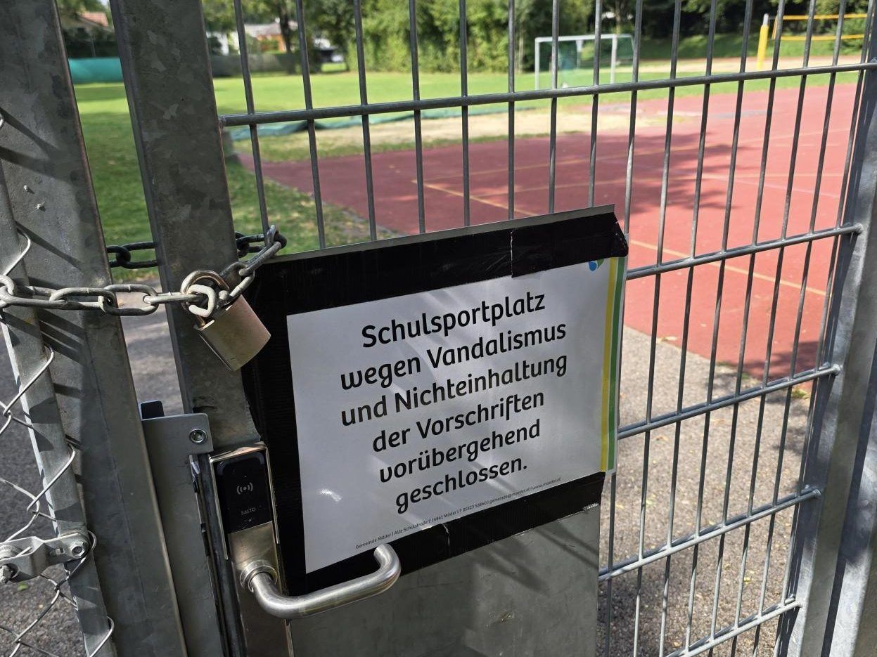 Vandalismus, Anpöbeleien, Lärm: Gemeinde Mäder sperrte Schulsportplatz drei Tage lang