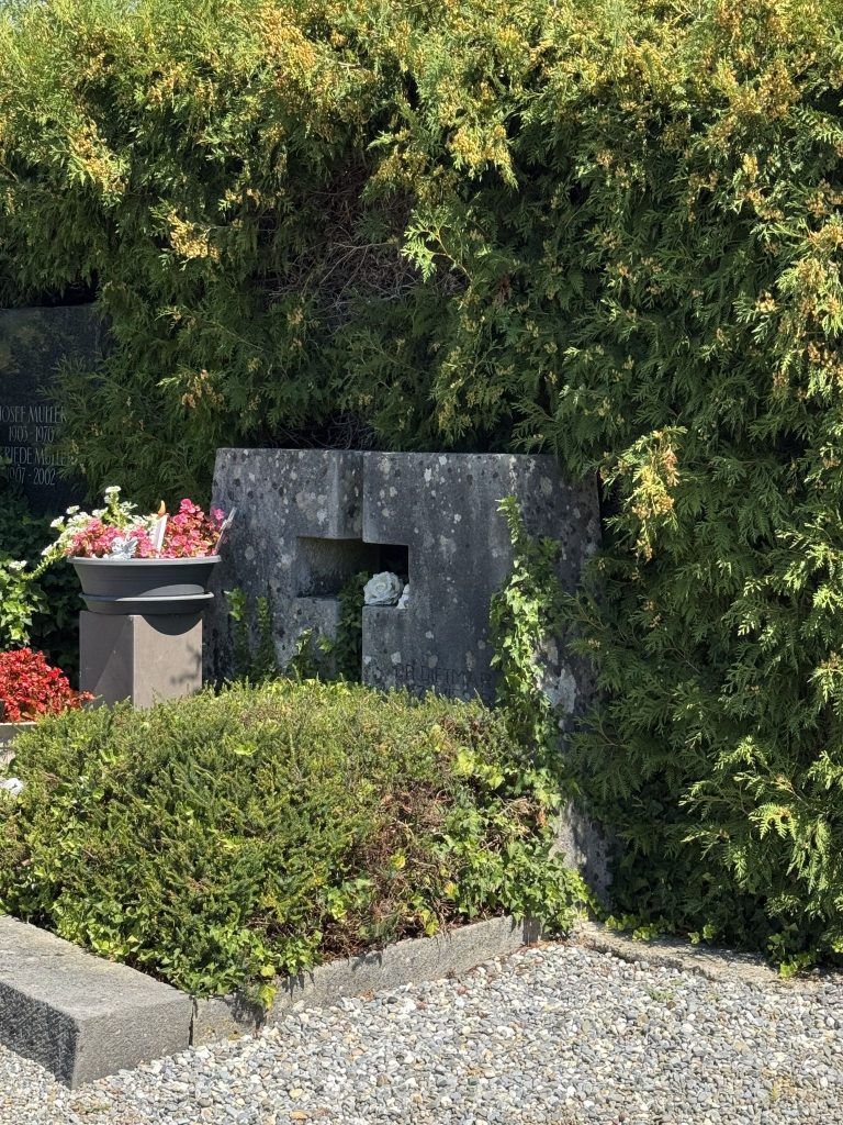 Hinterbliebene fordern gepflegten Friedhof in Lochau: "Das ist eine Schande für die Toten"
