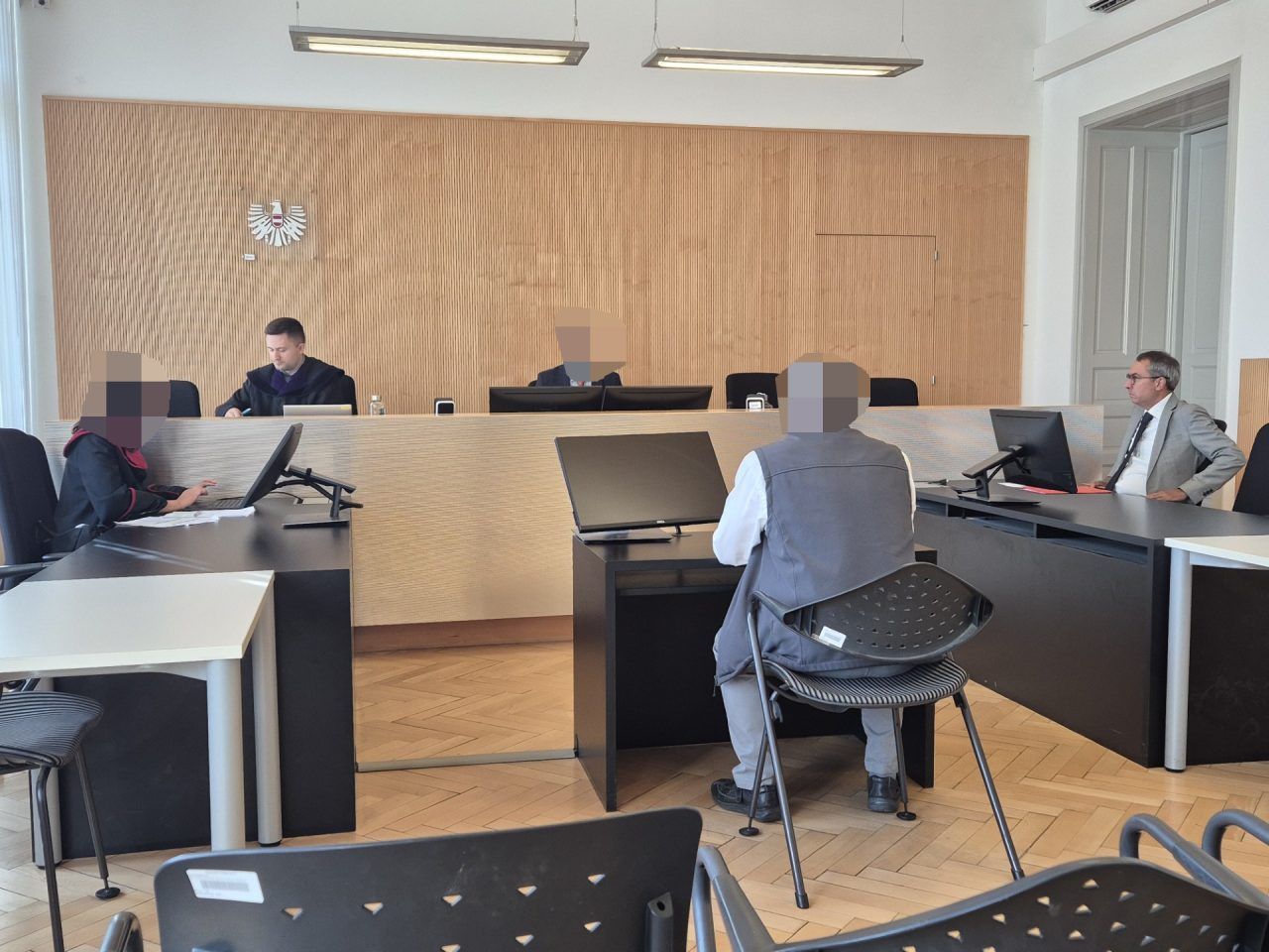 Nach 25 Jahren Ehe: Der Ex-Frau mit gemeinsamem Fenstersturz gedroht