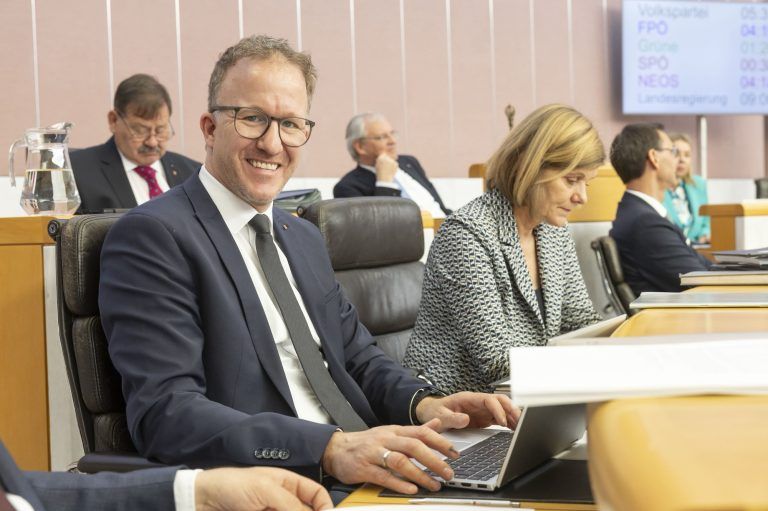 Frühes Mähen erlaubt: "Man ist um jeden Halm froh"