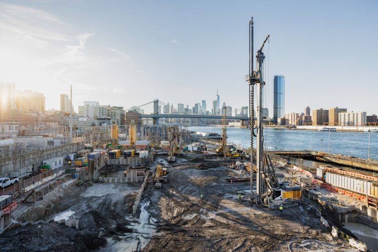 Ramm_und_Bohrgerät_LRB 355.1_Manhattan_2.jpg