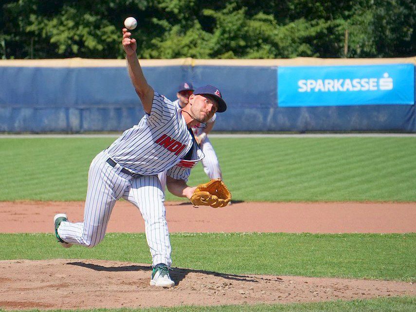 Indians gleichen Halbfinalserie gegen Meister aus