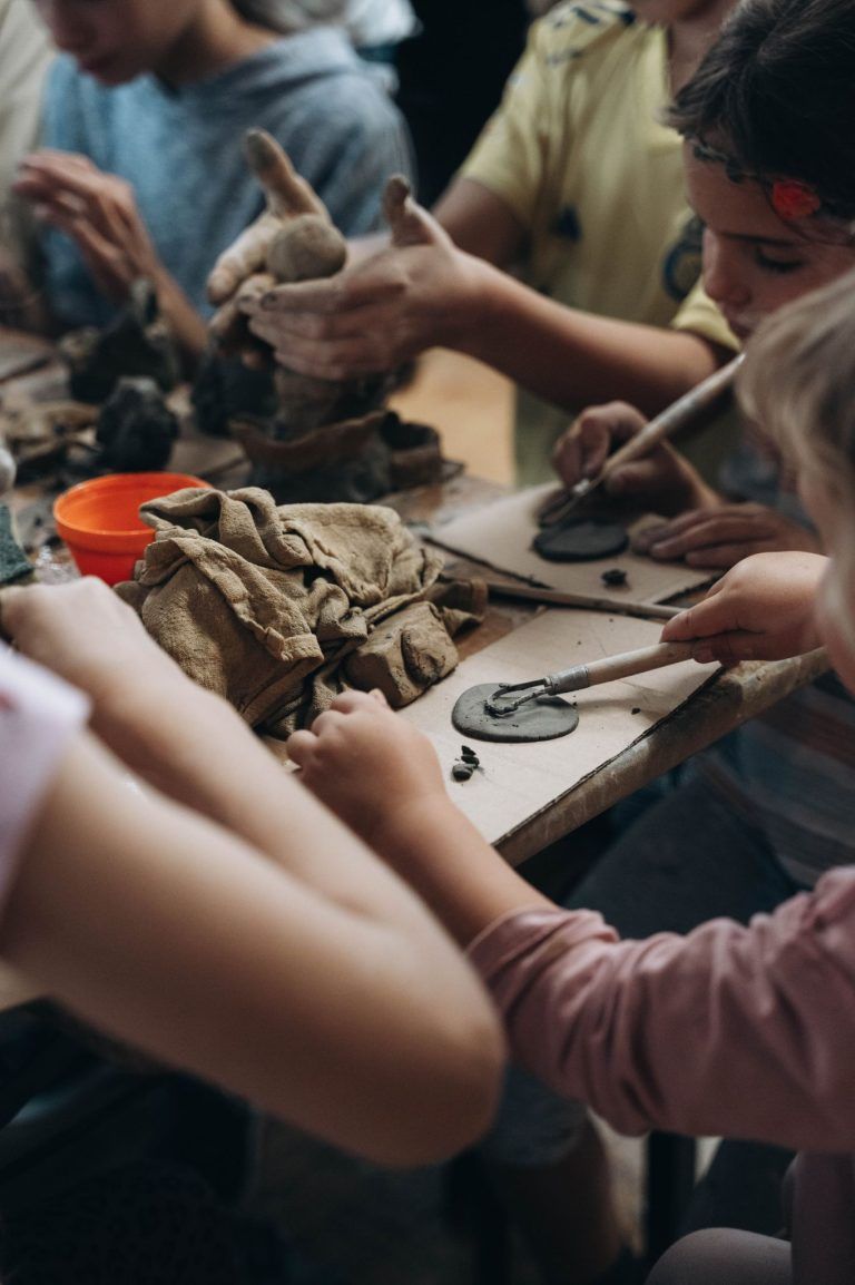 Sechs Workshops, freier Eintritt und große Pläne: Das erwartet Familien am Muttersberg