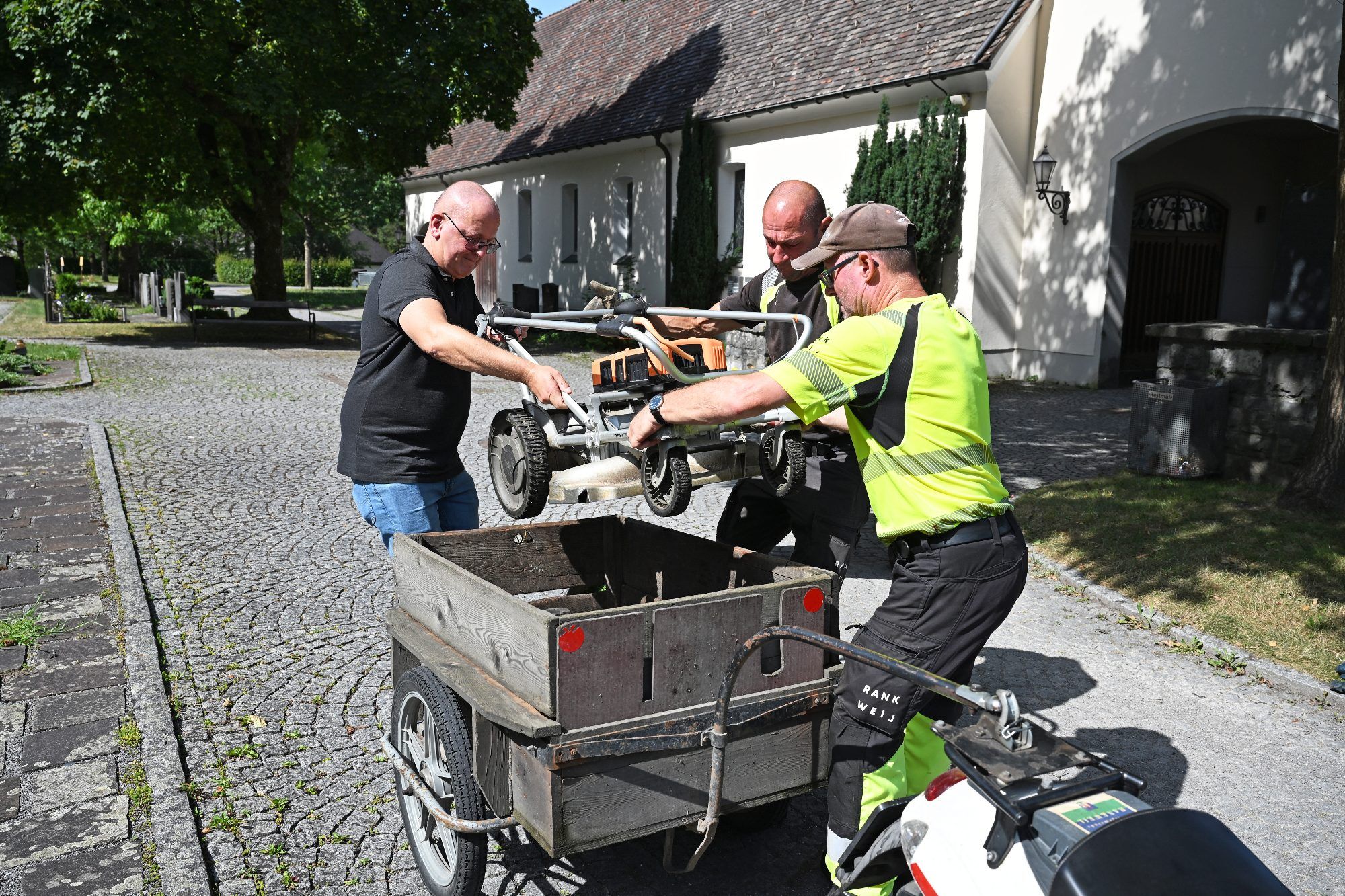 Rienhard Saler legt auch mal selbst Hand an.