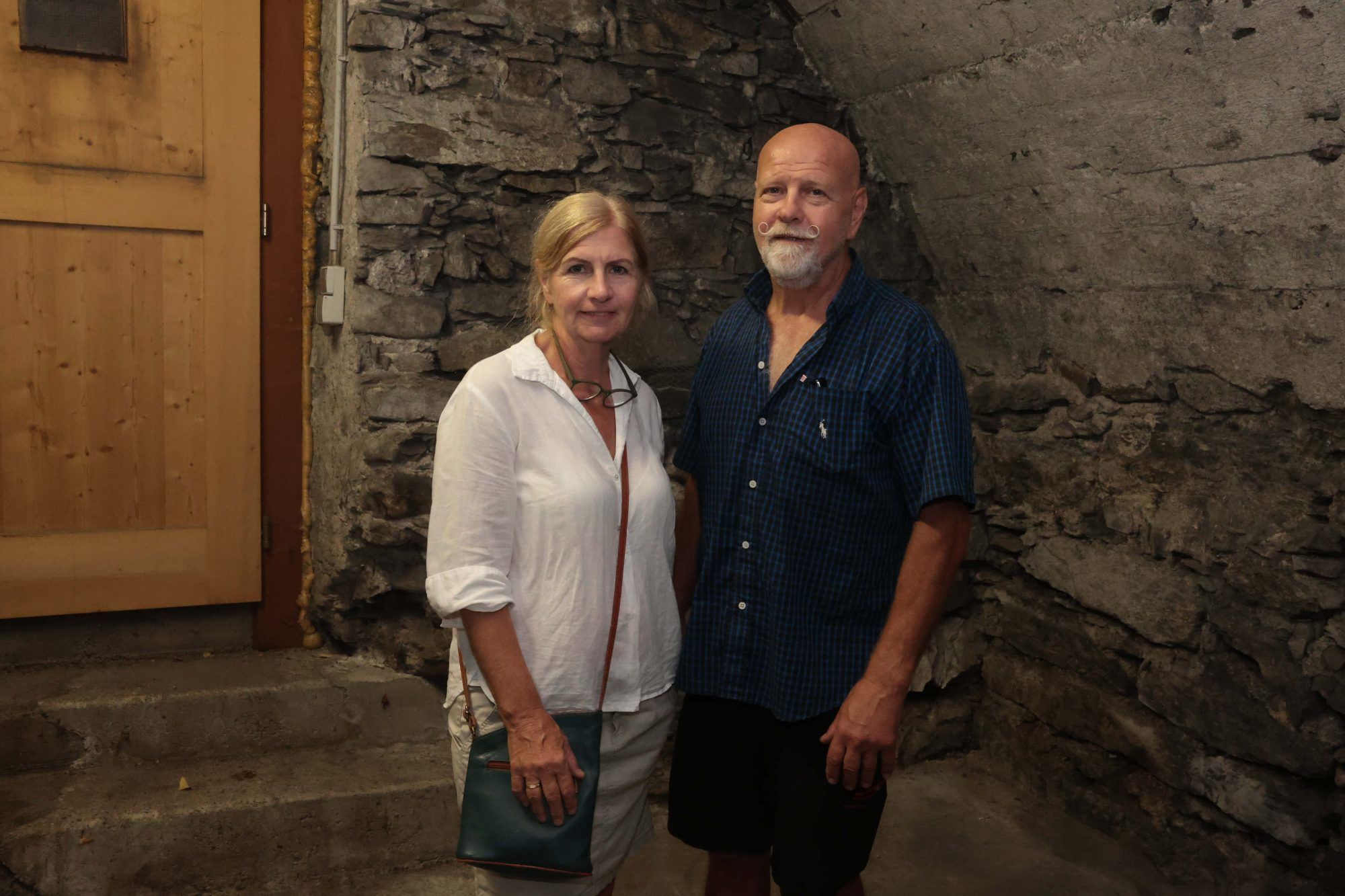 Angelika und Bruder Walter beck im Keller des