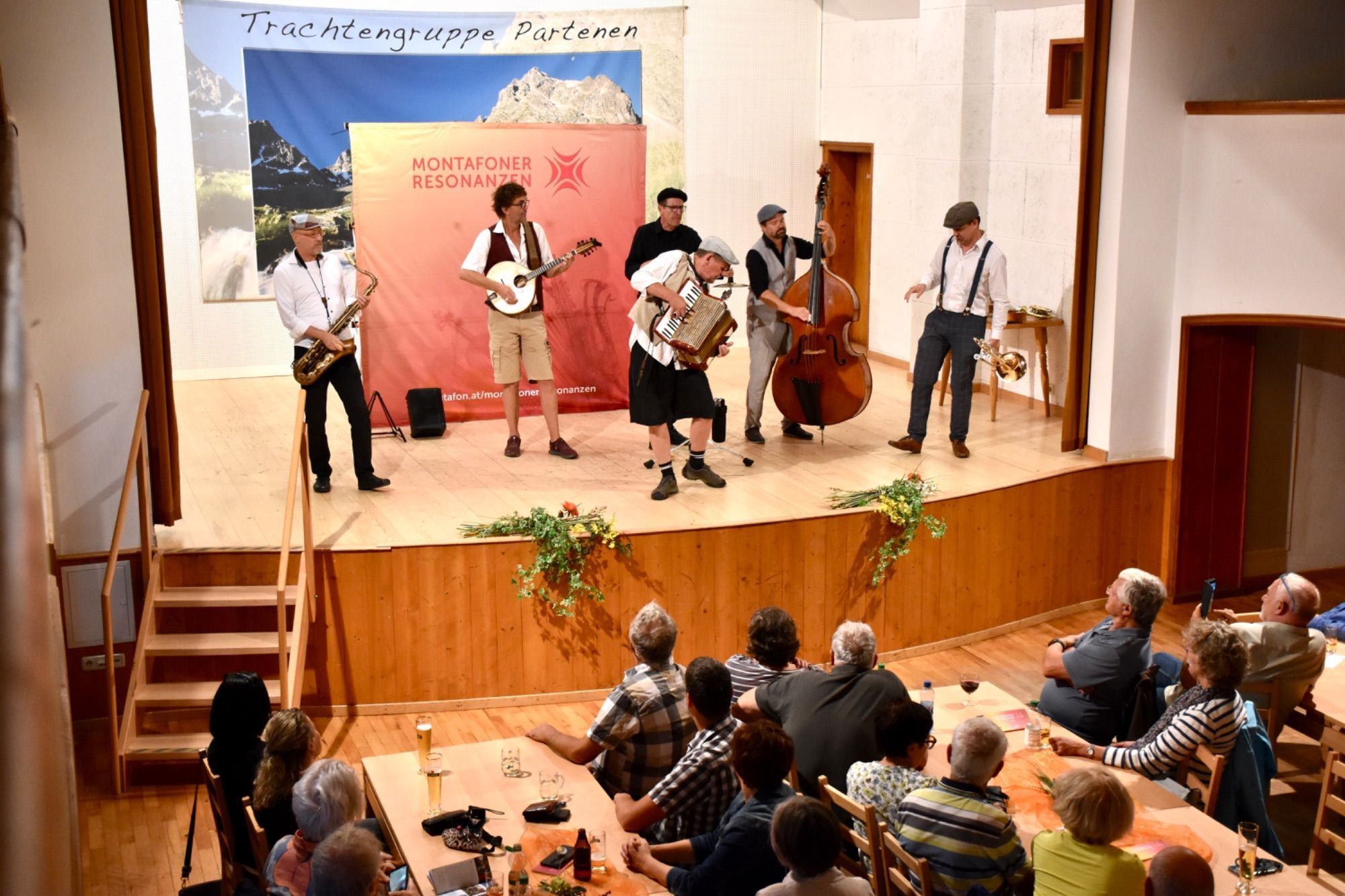 Die Bauernfänger konnten die Montafoner Resonanzen für den Schwerpunkt Jazz gewinnen. Der frühe Abend im Partener Vallülasaal begeisterte das Publikum.