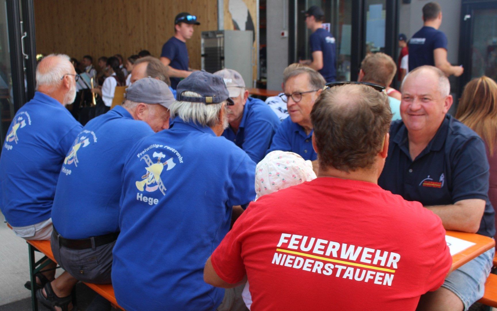 „Internationale Gäste“ – Feuerwehrkameraden aus Hege und Niederstaufen.