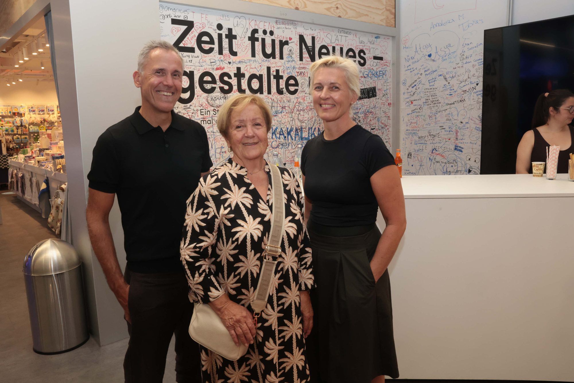 Michael und Gabi Salzmann mit Rabea Huber.