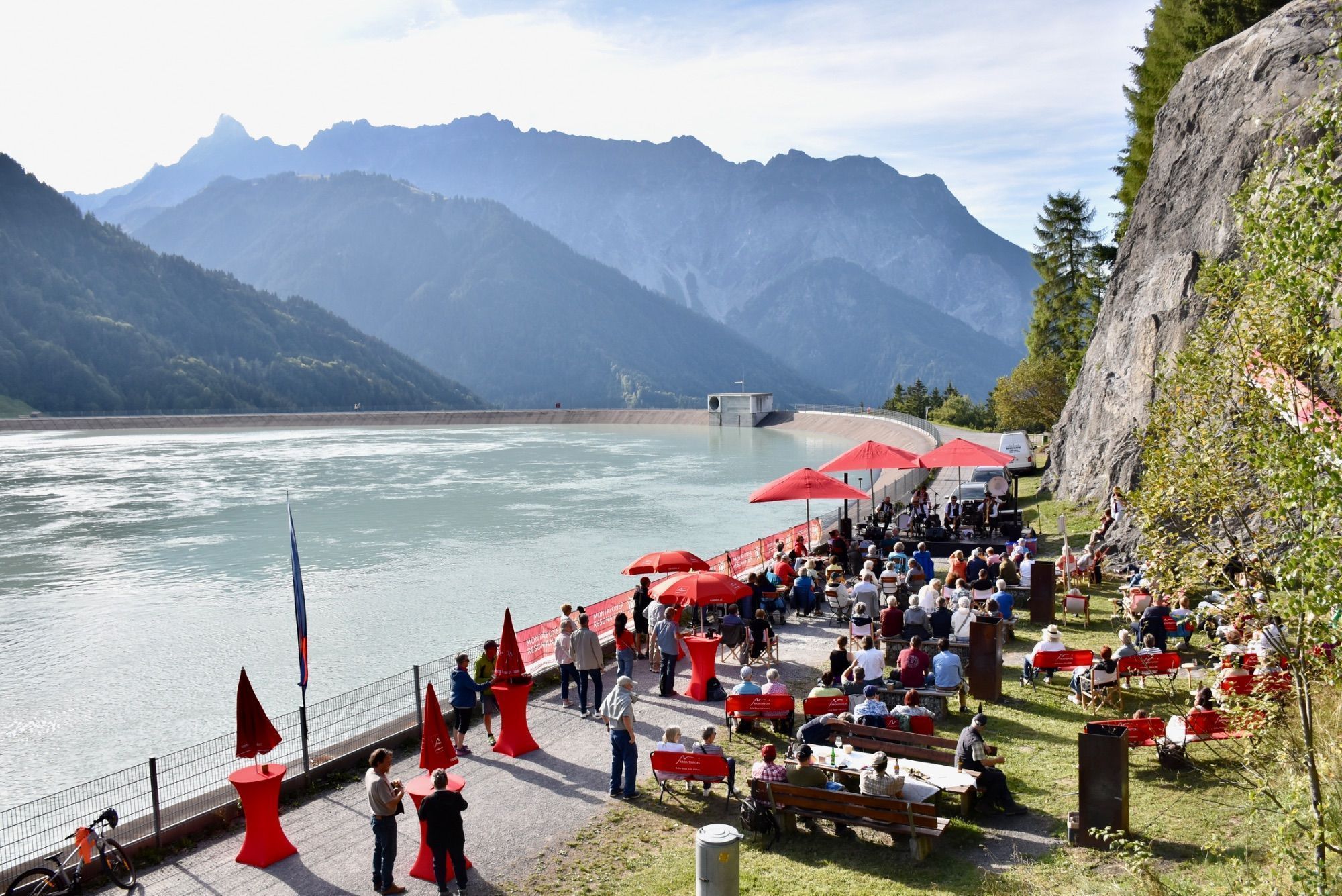 Auftritt des Vienna Dixie Collective am Stausee Latschau.