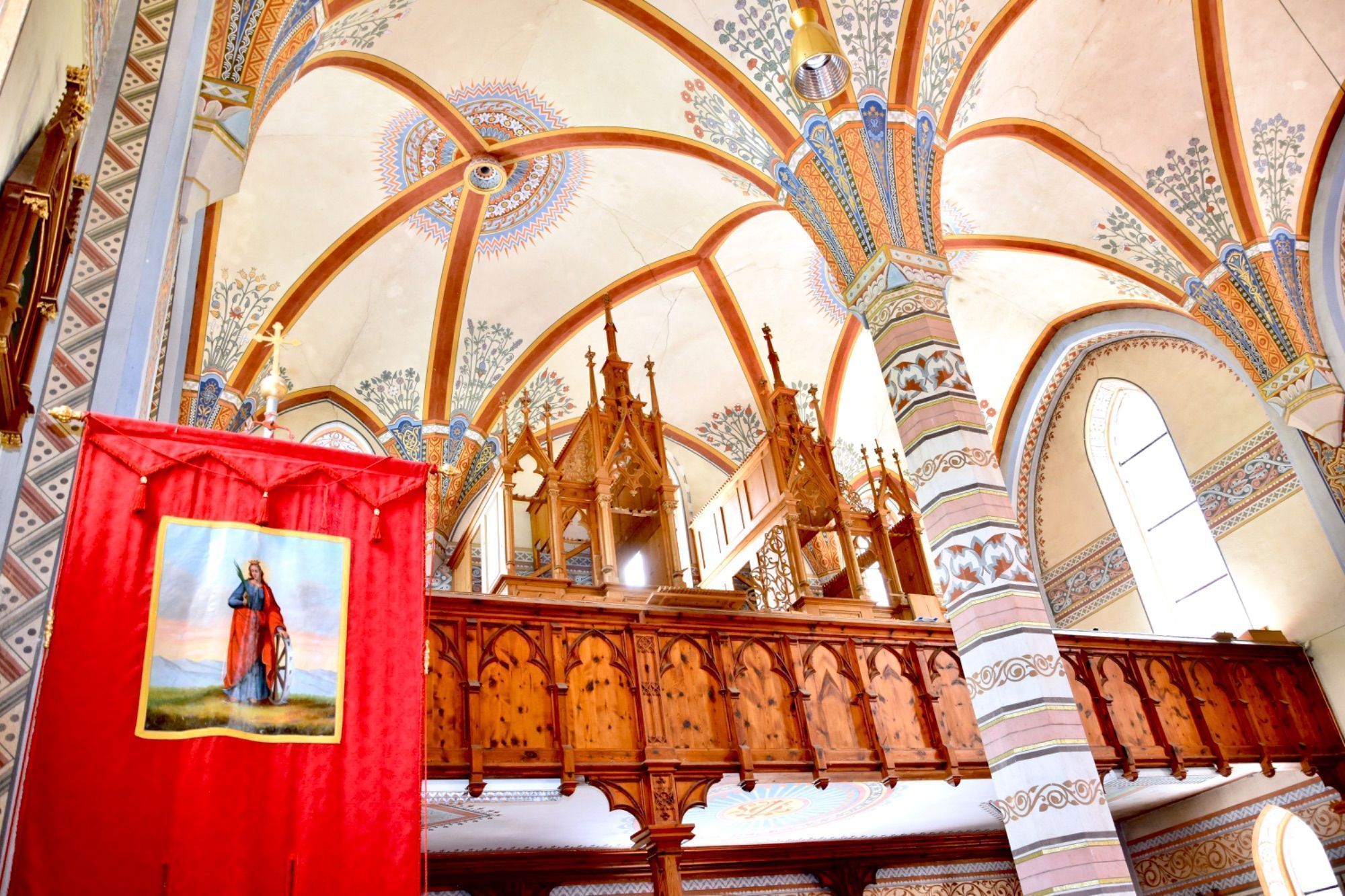 Außenaufnahmen der Pfarrkirche Silbertal (Juni 2026), Orgelpfeifen der Silbertaler Orgel während der Restaurierung in der Silbertaler Kirche (Juni 2026), .