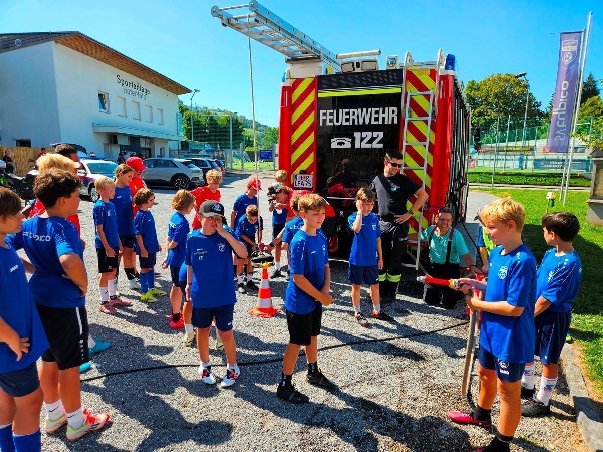Impressionen vom „Leiblachtaler-Raiffeisen-Fußball-Nachwuchs-Camp 2026“ des SV typico Lochau im Stadion Hoferfeld.