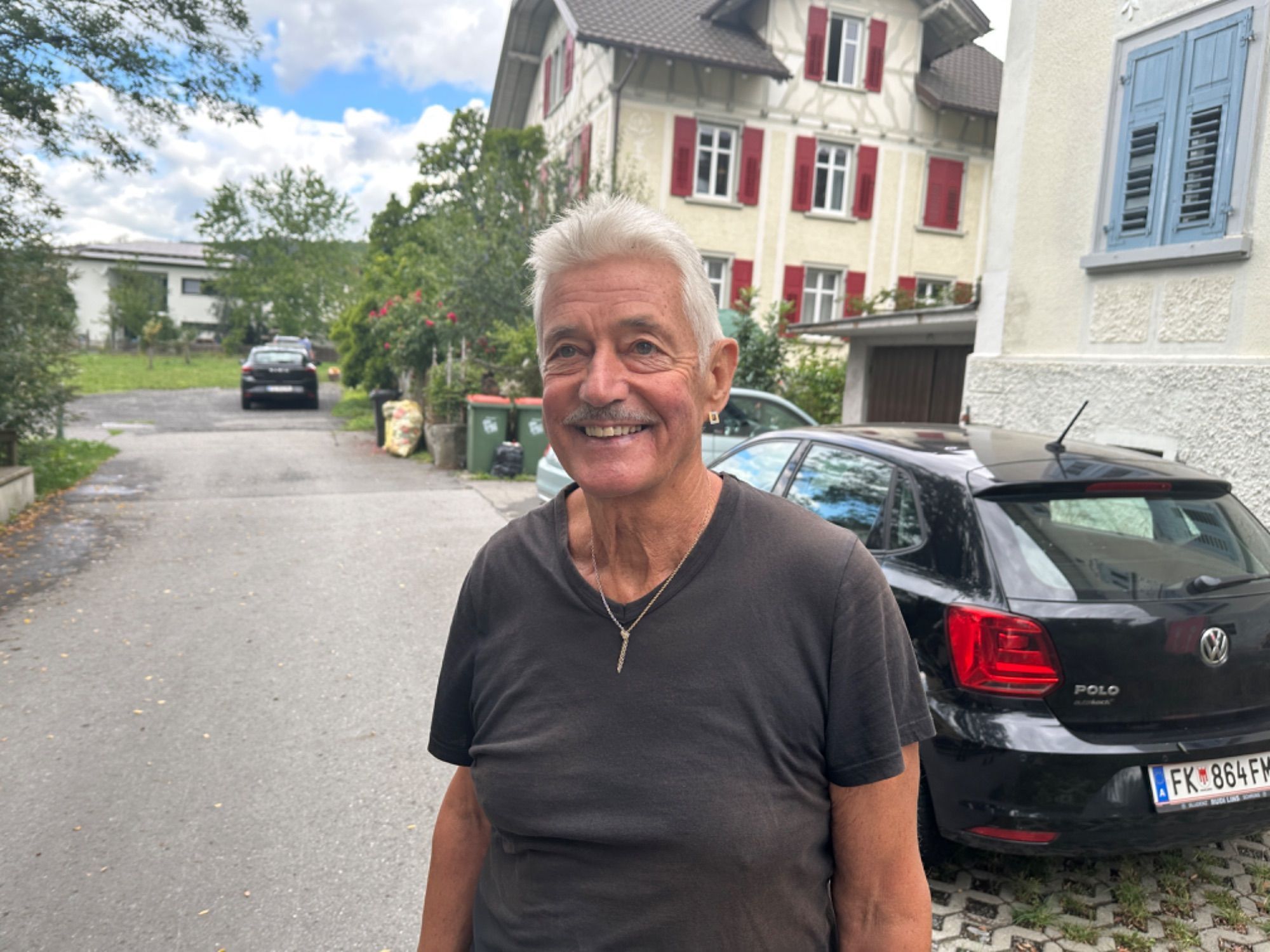 1) Walter Reutz, Satteins: „Ich bin an dieser Thematik sehr interessiert. Die praktische Anwendung sowie die ausführlichen Erklärungen vermitteln einen umfassenden Einblick, wie eine Entsiegelung umgesetzt werden kann. Eigentlich sollten bei allen zukünftigen Planungen in Städten und Gemeinden entsiegelte Flächen mitgedacht werden.“