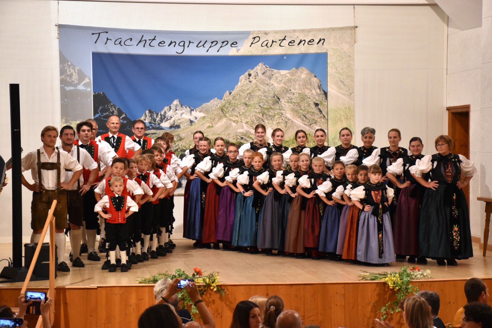 Ein prächtiger Anblick: die Trachtengruppe Partenen