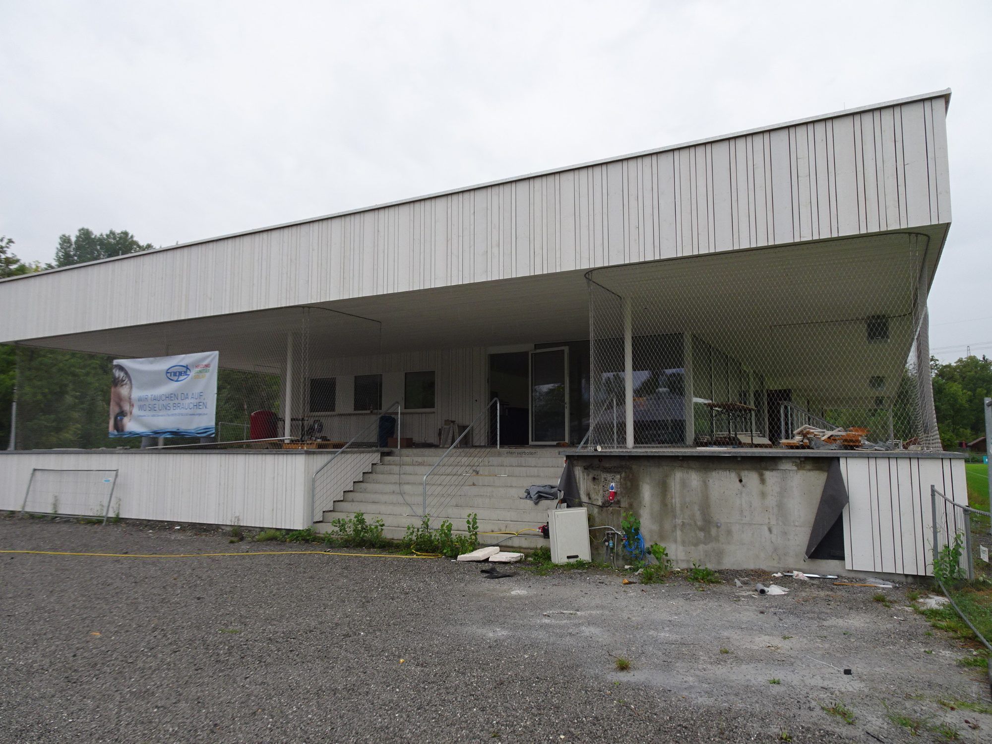 Die Arbeiten am neuen Clubheim befinden sich im Endspurt. Mitte September, pünktlich zum 80-Jahr-Jubiläum soll es in neuem Glanz erstrahlen.