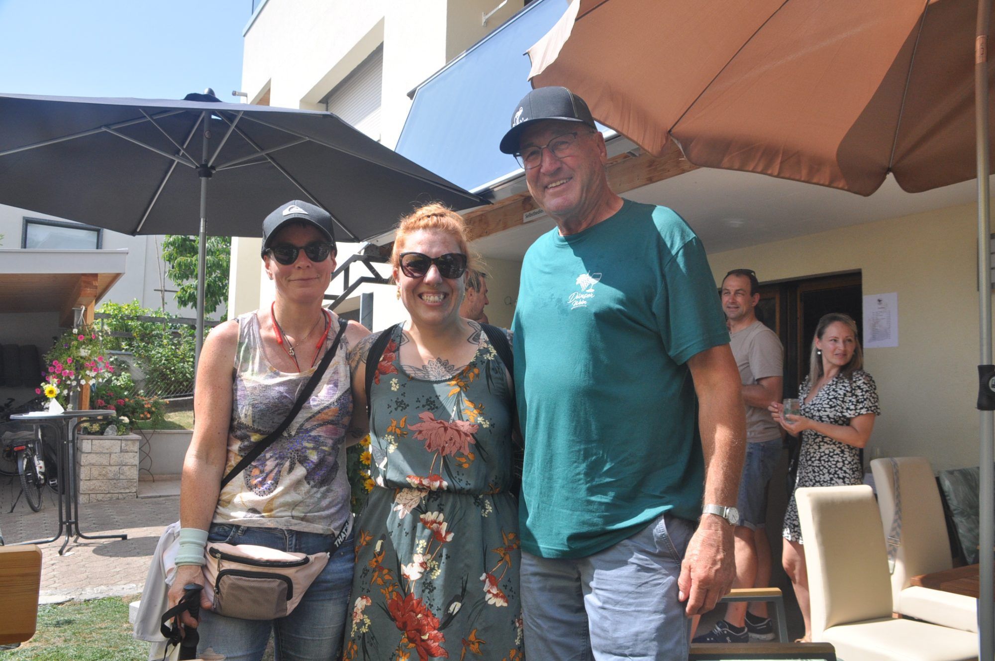 2. Katja und Christiane und Winzer Raimund Dünser
