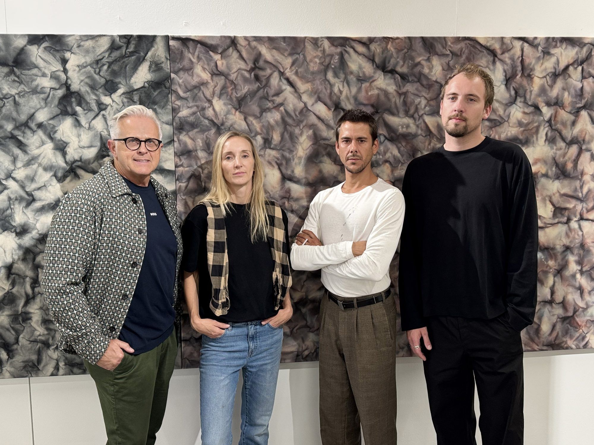 Die Künstler Stefan Faas, Addie Wagenknecht, Stark Alexander und Constantin Vilsmeier bei der Ausstellungseröffnung.