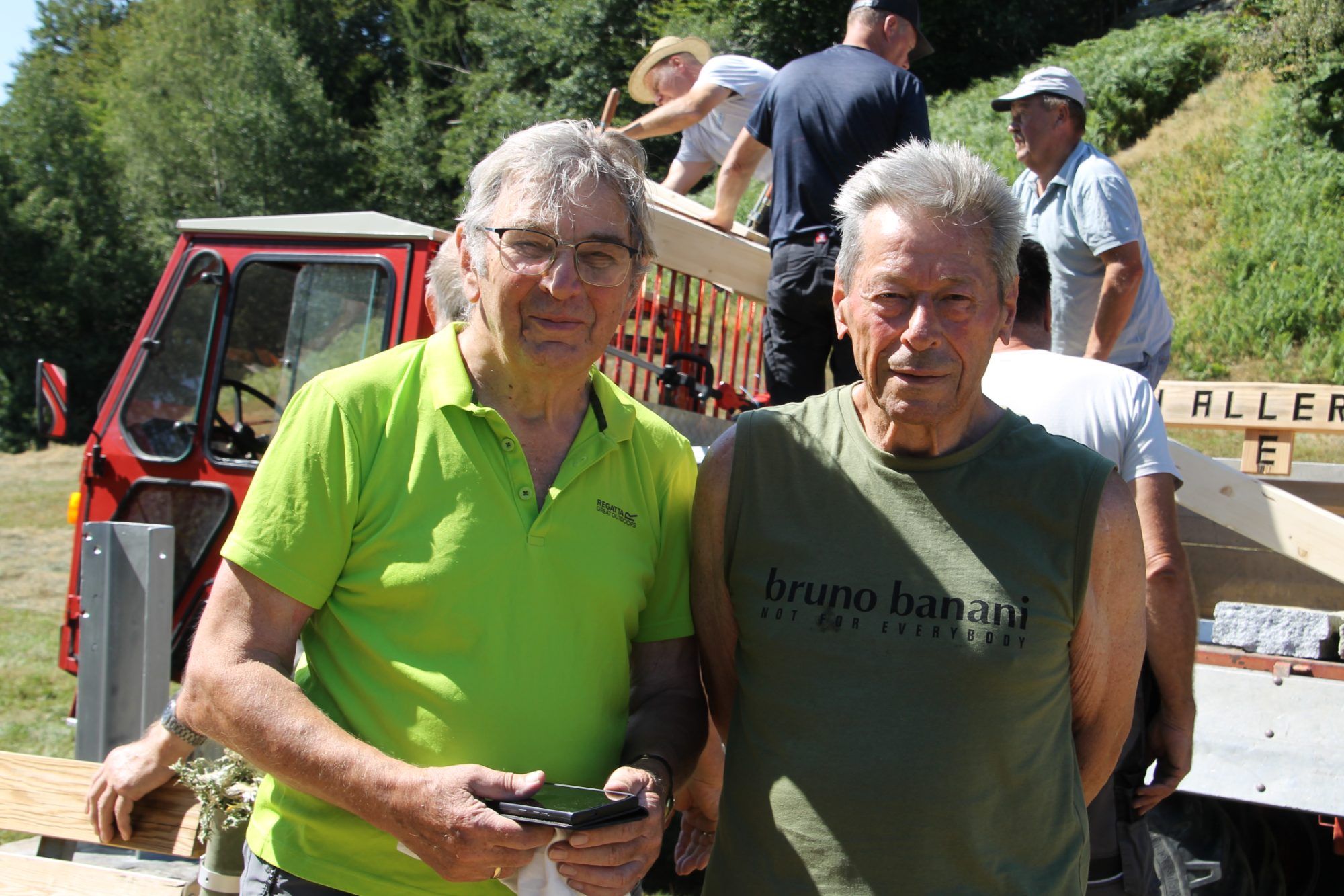 Ewald Hopfner und Paul Böhler ließen sich diesen seltenen Akt am Hausberg nicht entgehen. 