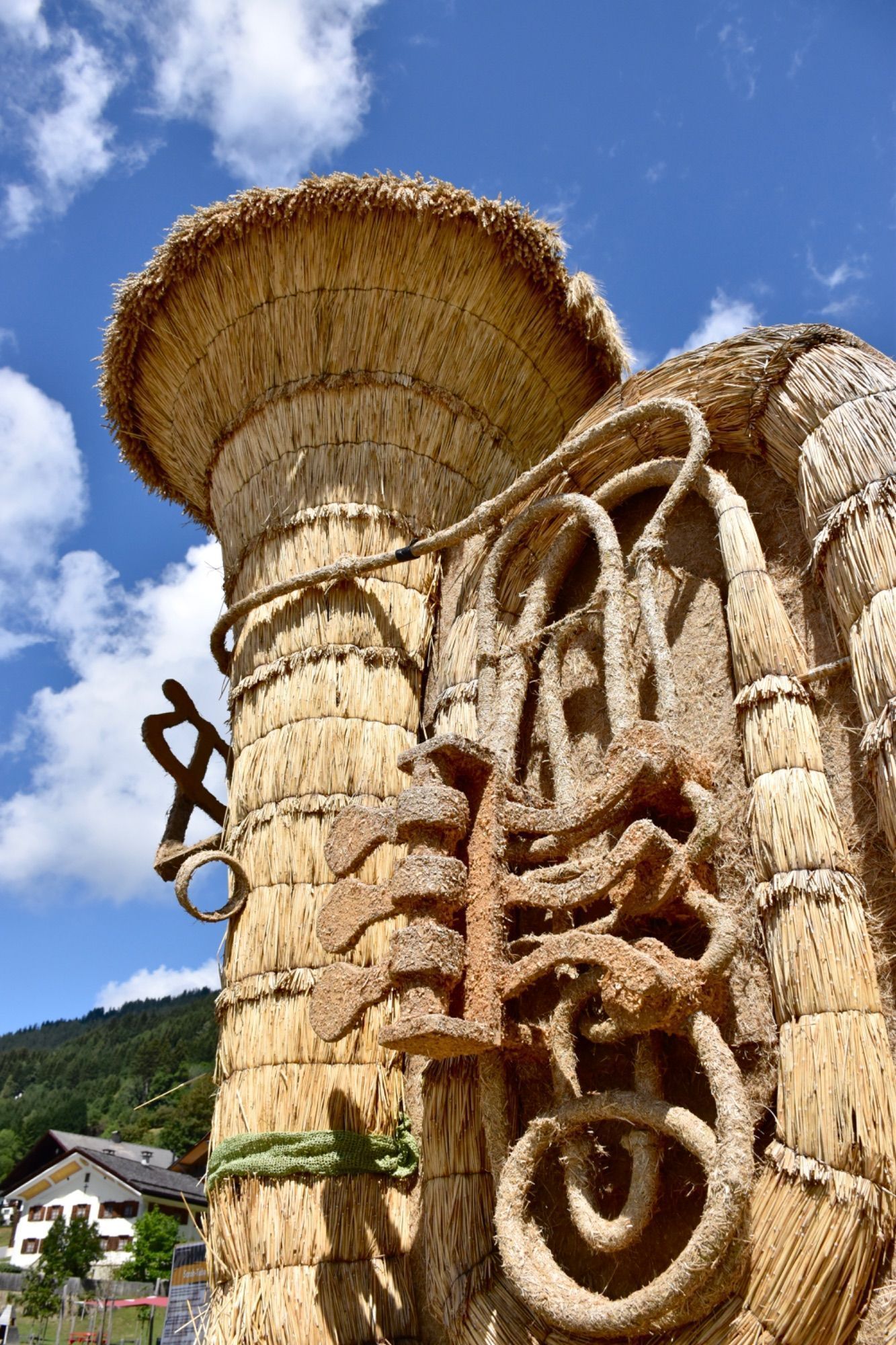 Geschaffen hat diese Stroh-Tuba die Schwarzwälder Trachtenkapelle Amrigschwand-Tiefenhäusern.