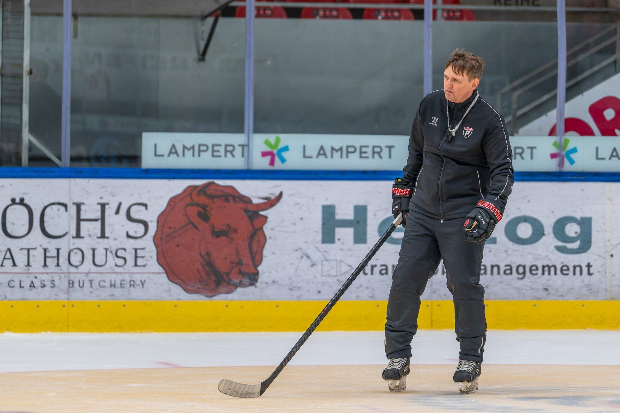 Pioneers-Coach Marko Ojanen verlangt von Anfang an Leistung. (Foto: Volker Schöller)